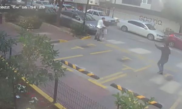 İzmir'li taksici kadına şiddete sessiz kalmadı!